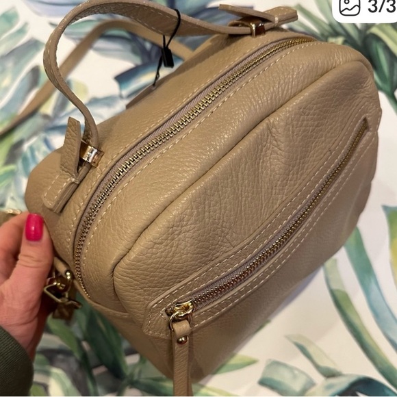 Cheval Firenze Italian leather handbag tan internal and external zip pockets.NWT - Picture 3 of 10